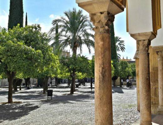 Patio de los Naranjos in beautiful Córdoba (Spain) is a great place to chill ar go to read